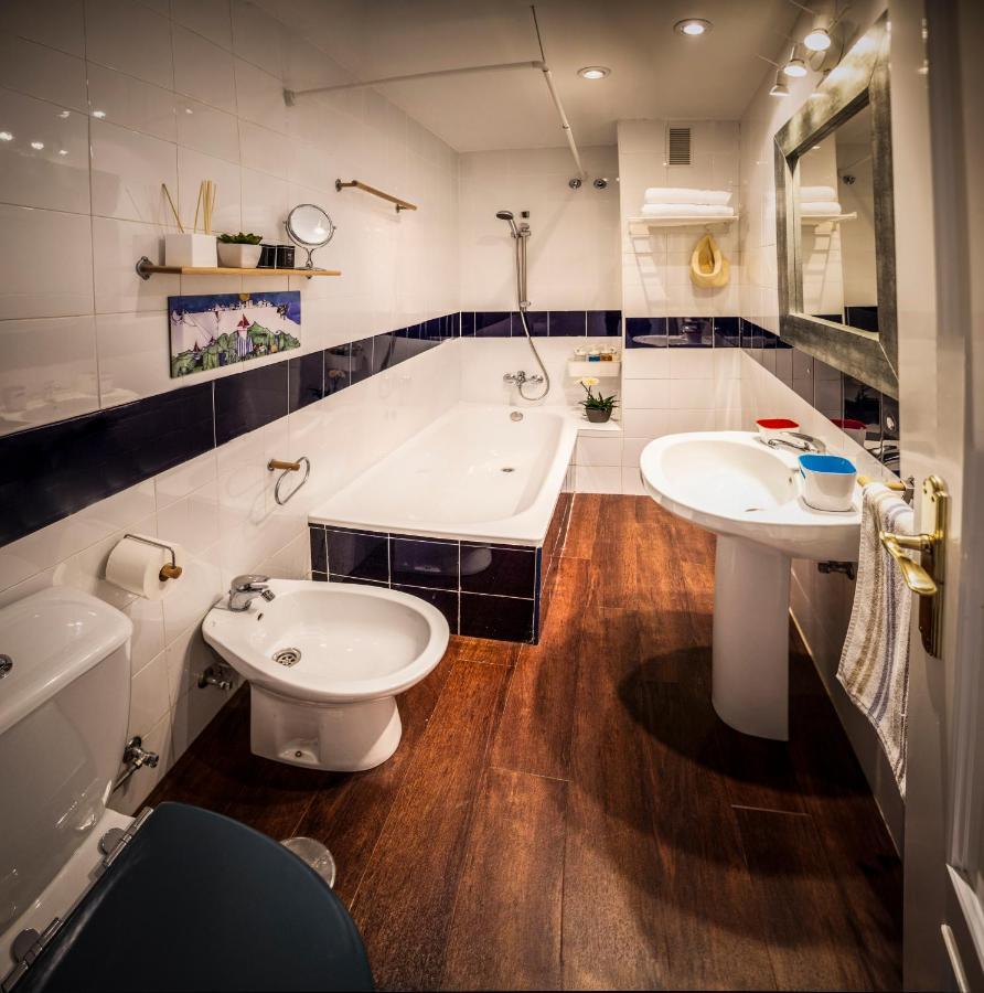 Centuria Macarena, Apartamento Duplex Appartement Sevilla Buitenkant foto