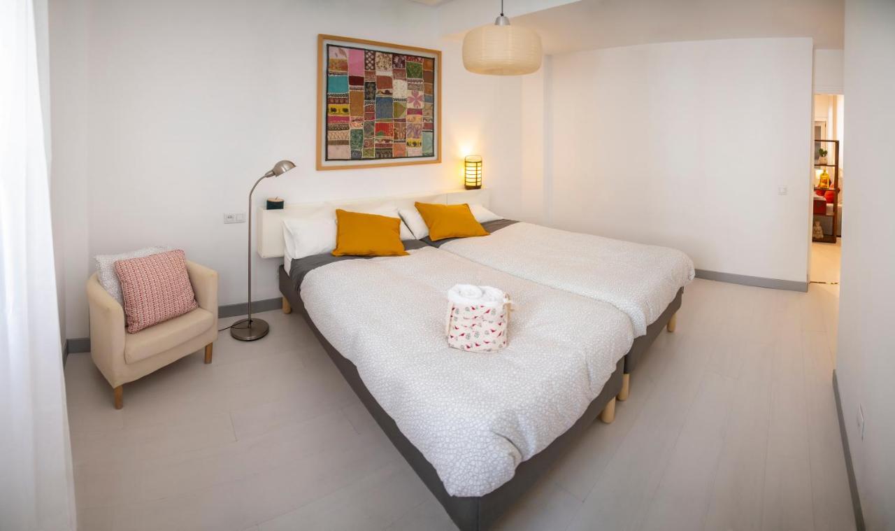 Centuria Macarena, Apartamento Duplex Appartement Sevilla Buitenkant foto