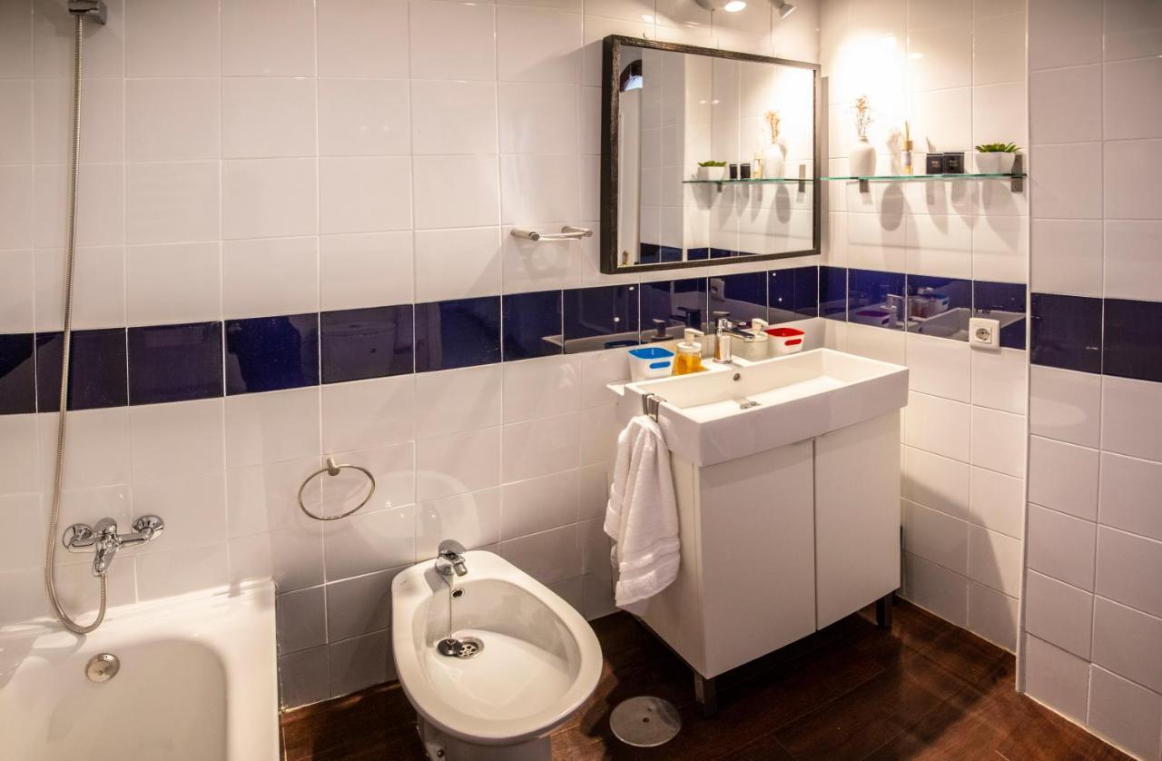 Centuria Macarena, Apartamento Duplex Appartement Sevilla Buitenkant foto